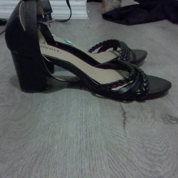 Whitmt Heels (White mountain) - Picture 2 of 4